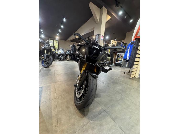 YAMAHA YZF 1000 R1 M