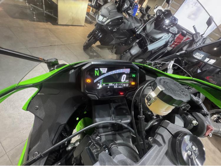 KAWASAKI ZX-6R 636