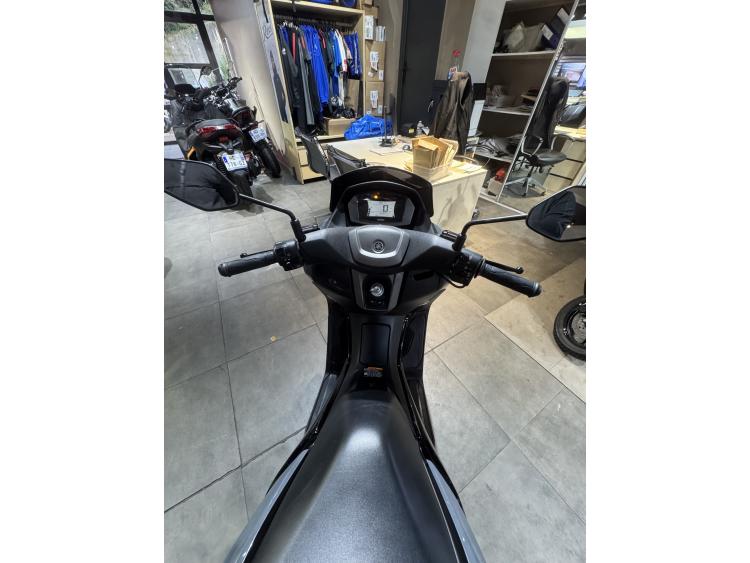 YAMAHA NMAX 125