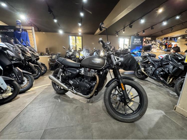 TRIUMPH STREET TWIN  900